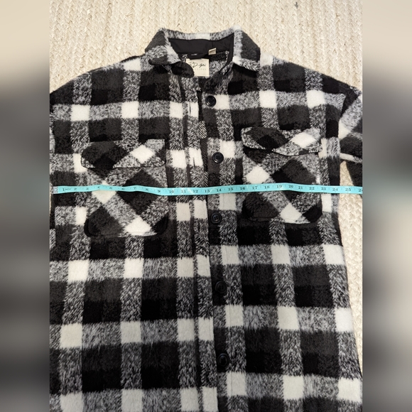 RD STYLE FUZZY PLAID JACKET - Picture 6 of 8